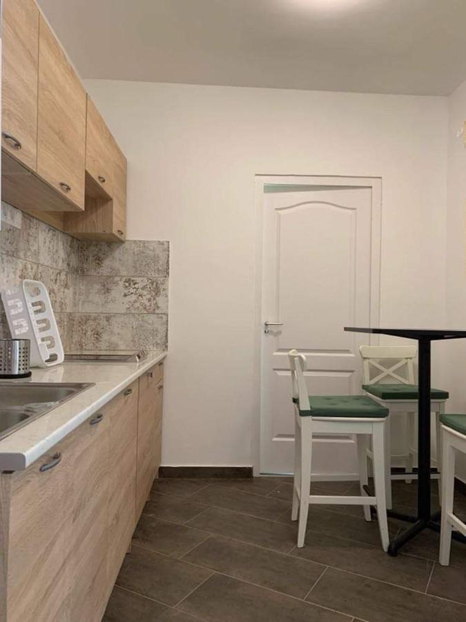 Levendulakert Apartman *
