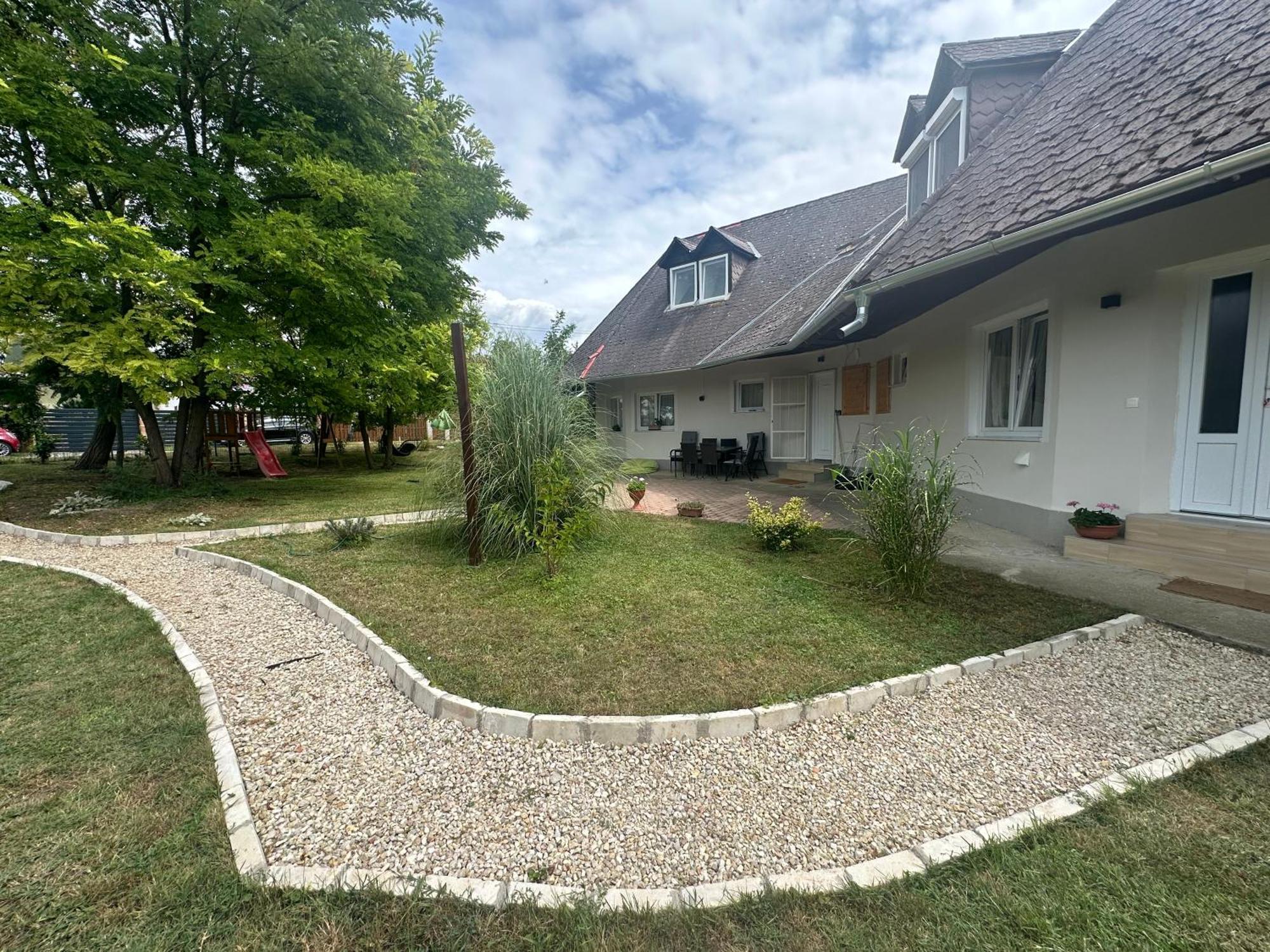 Apartment Levendulakert Apartmanhaz